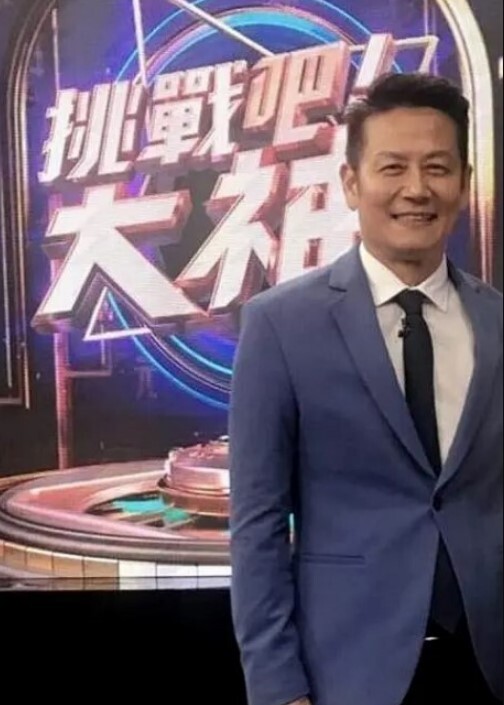 猛男草翻小母狗全程露脸丝袜情趣 - 主播视频海报